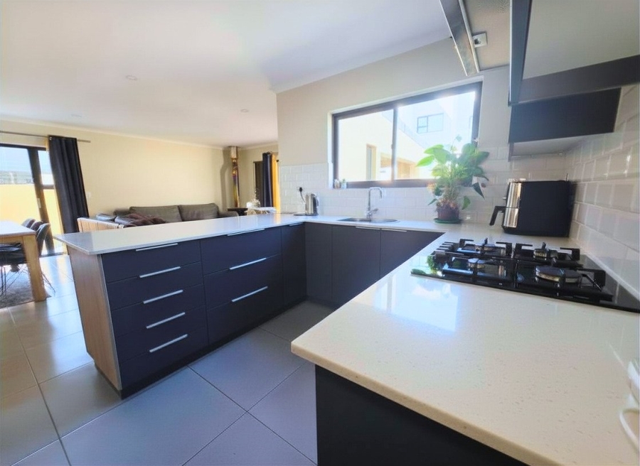 To Let 5 Bedroom Property for Rent in Sandown Western Cape